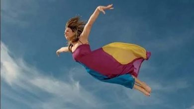 رؤية الطيران في المنام: هل تعبر عن الحرية أم الهروب من الواقع؟